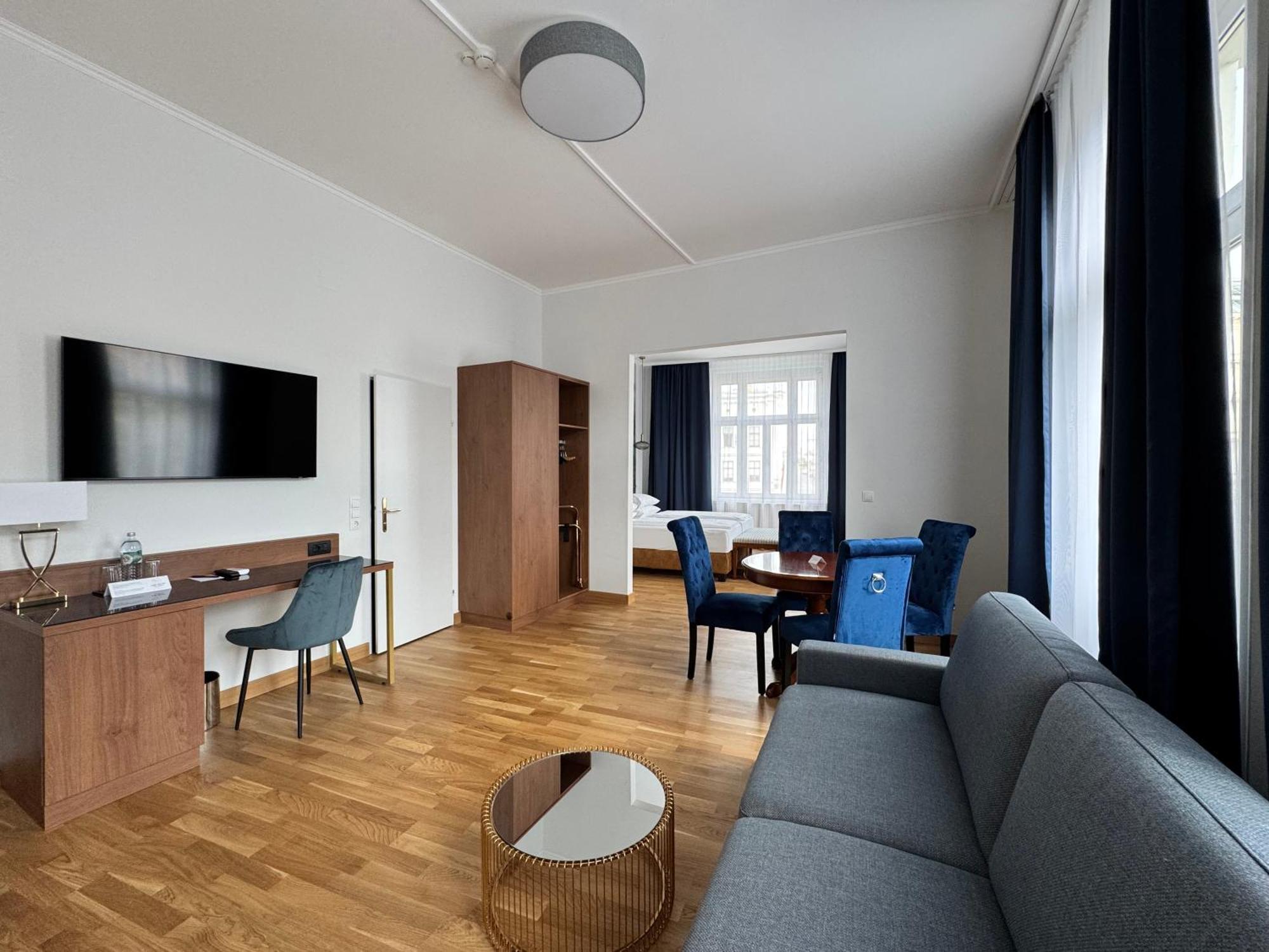 Superior One Bedroom Apartment